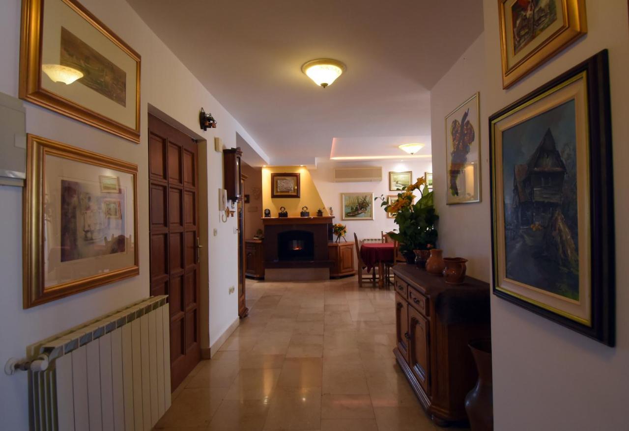 Gallery Premium 99 Near Ammphiteatre With Garage 5 Days And More Gratis Apartment Пула Екстериор снимка