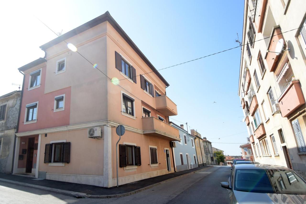 Gallery Premium 99 Near Ammphiteatre With Garage 5 Days And More Gratis Apartment Пула Екстериор снимка